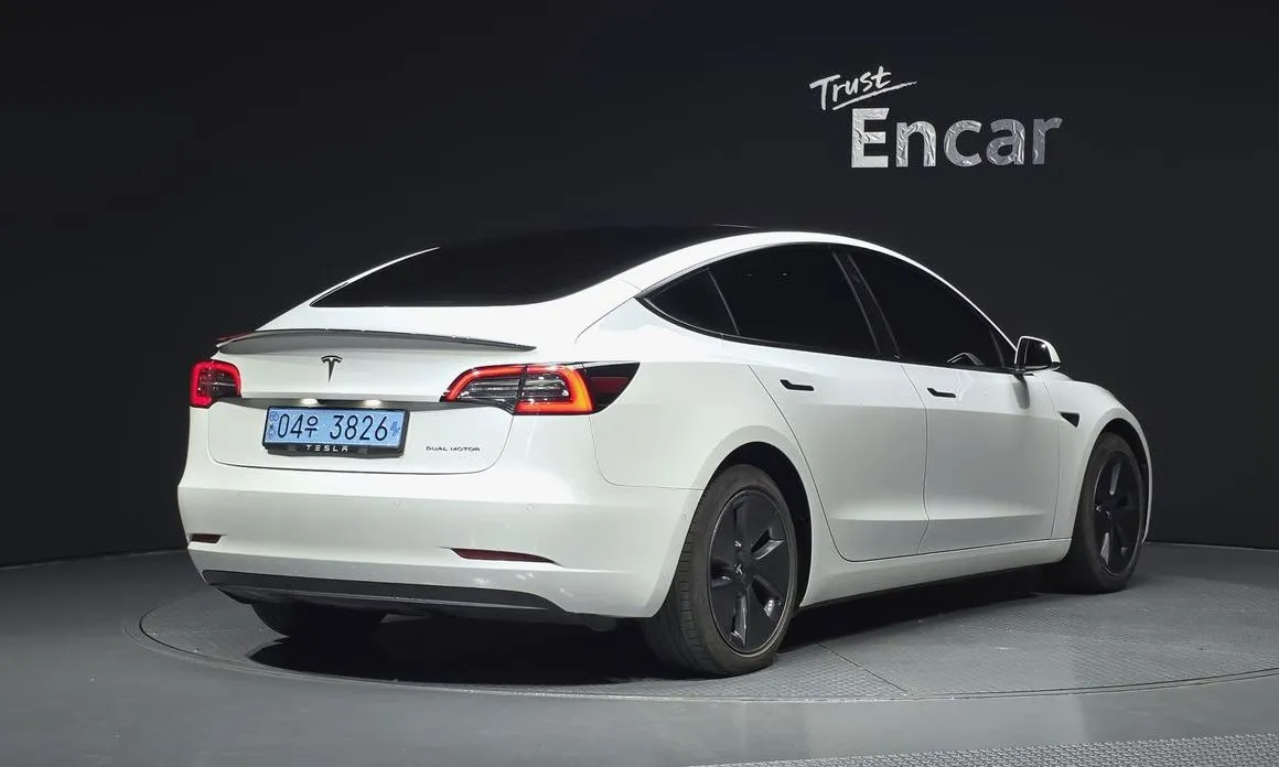 Tesla Model 3 — фото 4