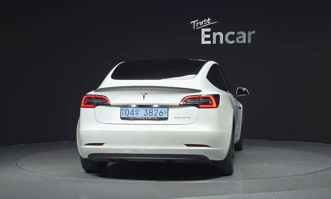 Tesla Model 3 — фото 5