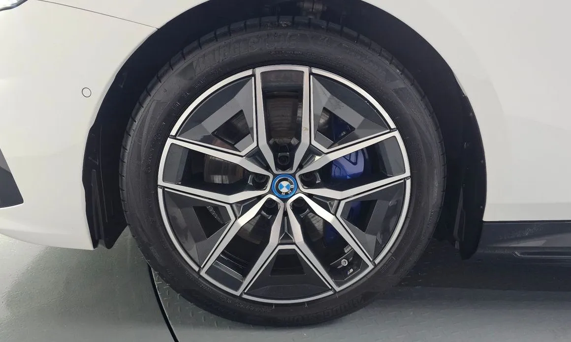BMW i5 — фото 5