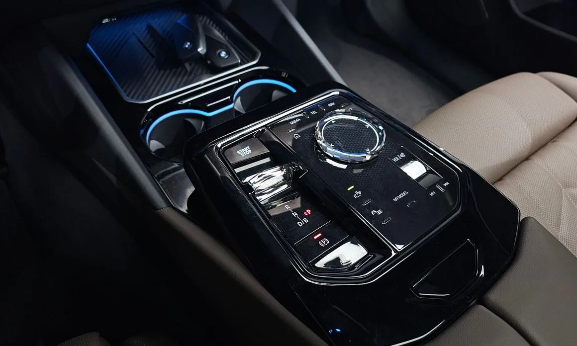 BMW i5 — фото 8