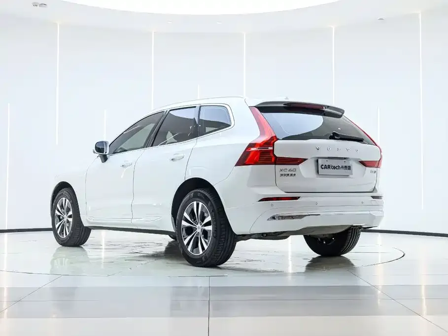 Volvo XC60 — фото 6