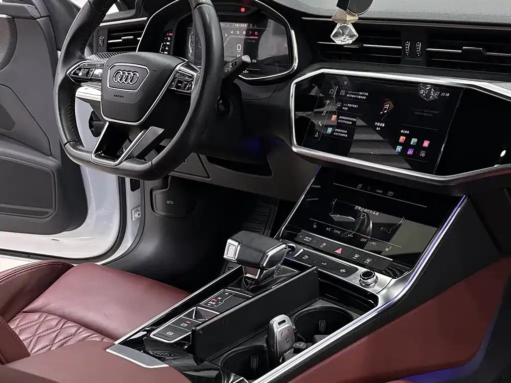 Audi A7L — фото 9