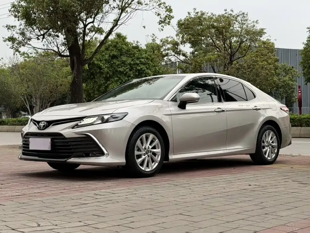 Toyota Camry — фото 8