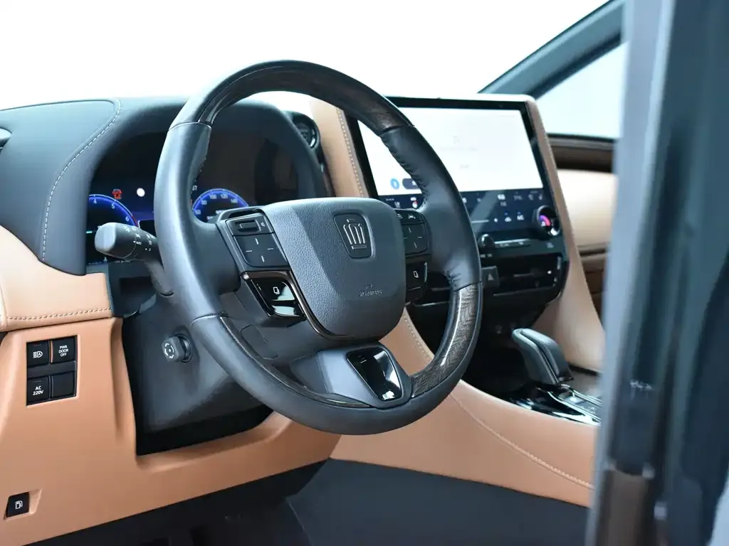 Toyota Alphard — фото 10