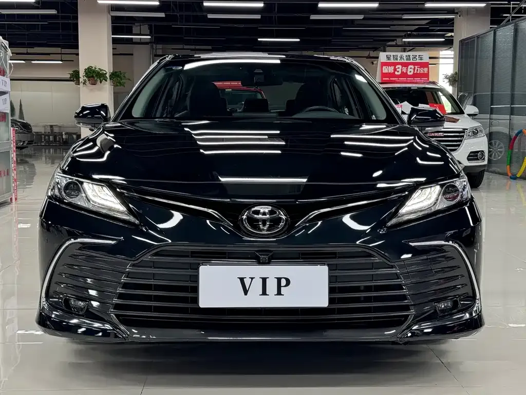 Toyota Camry — фото 5