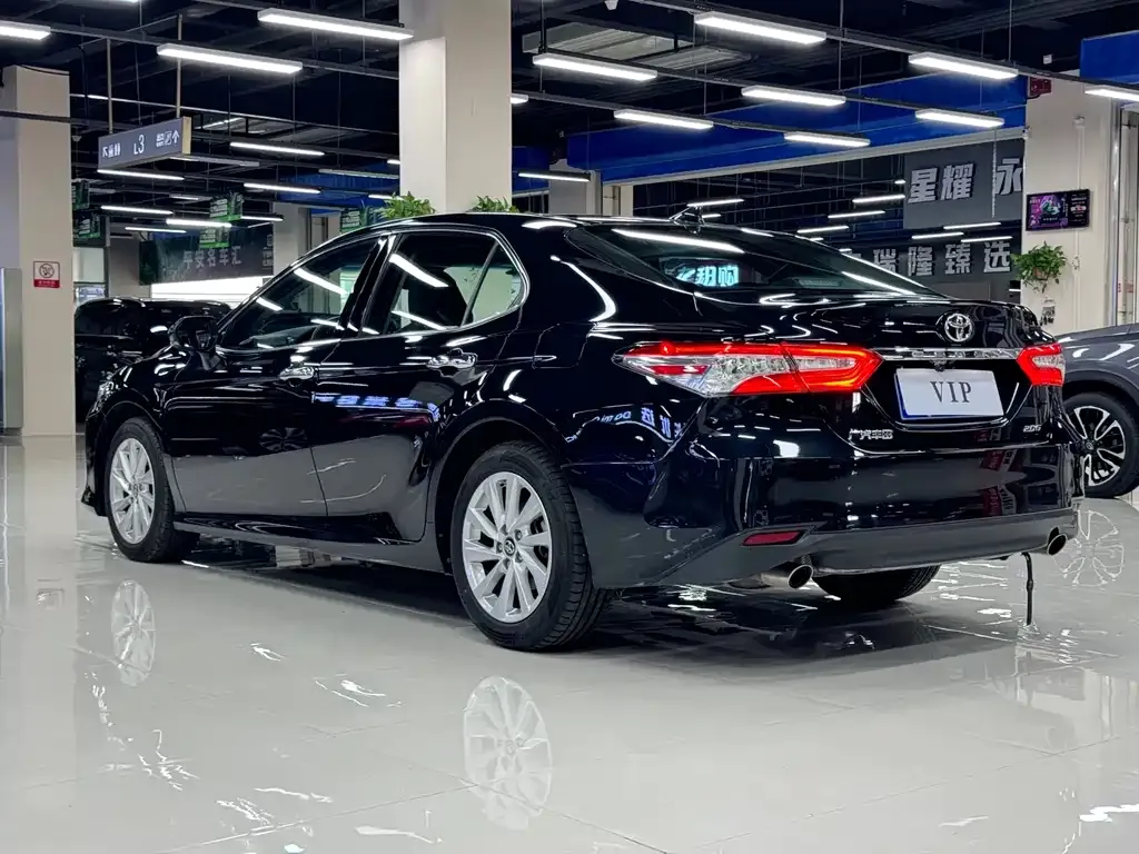 Toyota Camry — фото 6