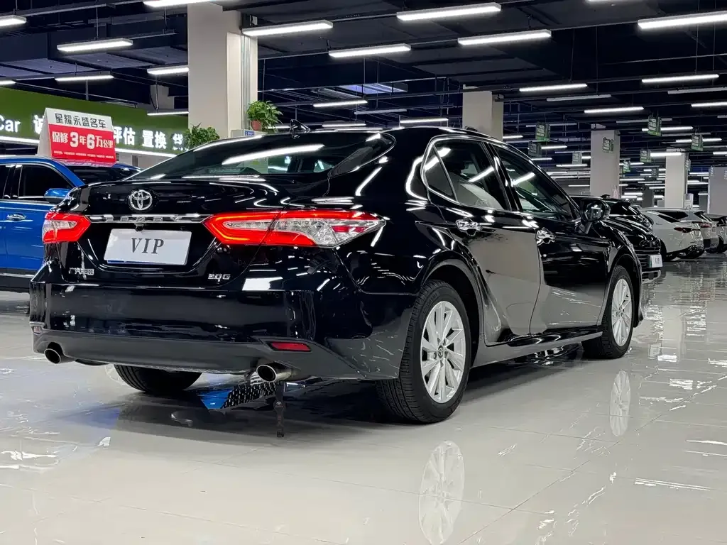 Toyota Camry — фото 8