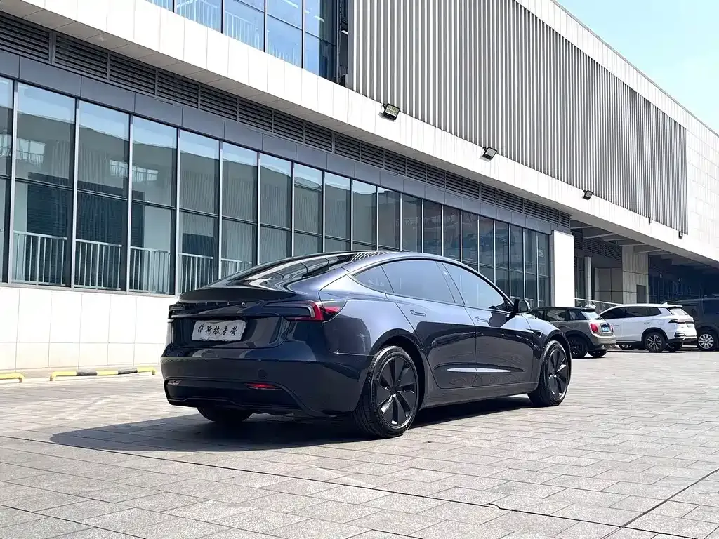 Tesla Model 3 — фото 6