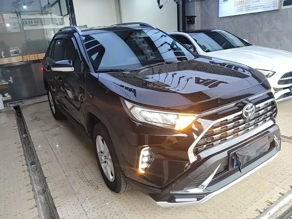Toyota RAV4 — фото 5