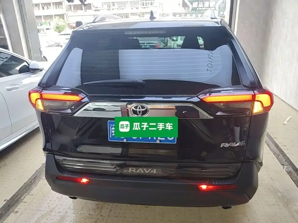 Toyota RAV4 — фото 9