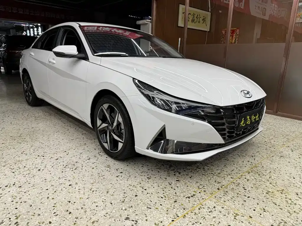 Hyundai Elantra — фото 4