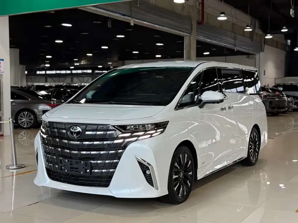 Toyota Alphard — фото 1