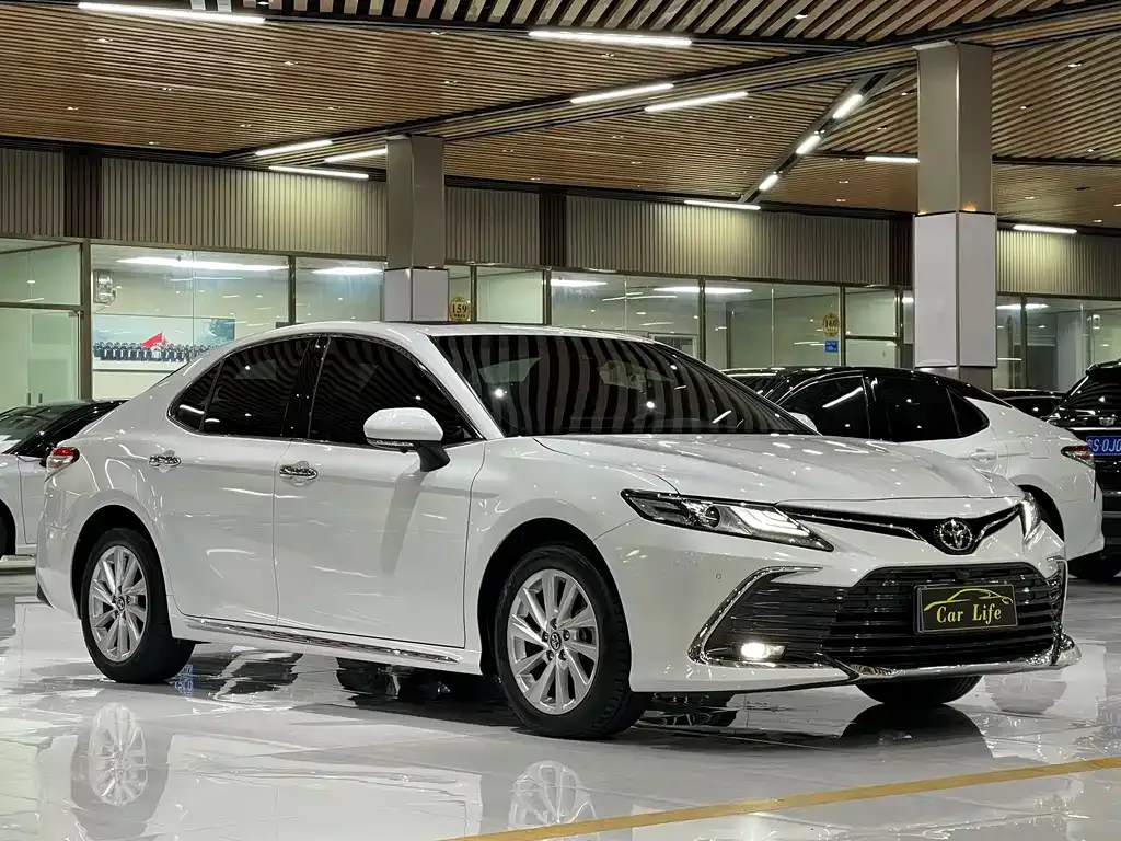 Toyota Camry — фото 6