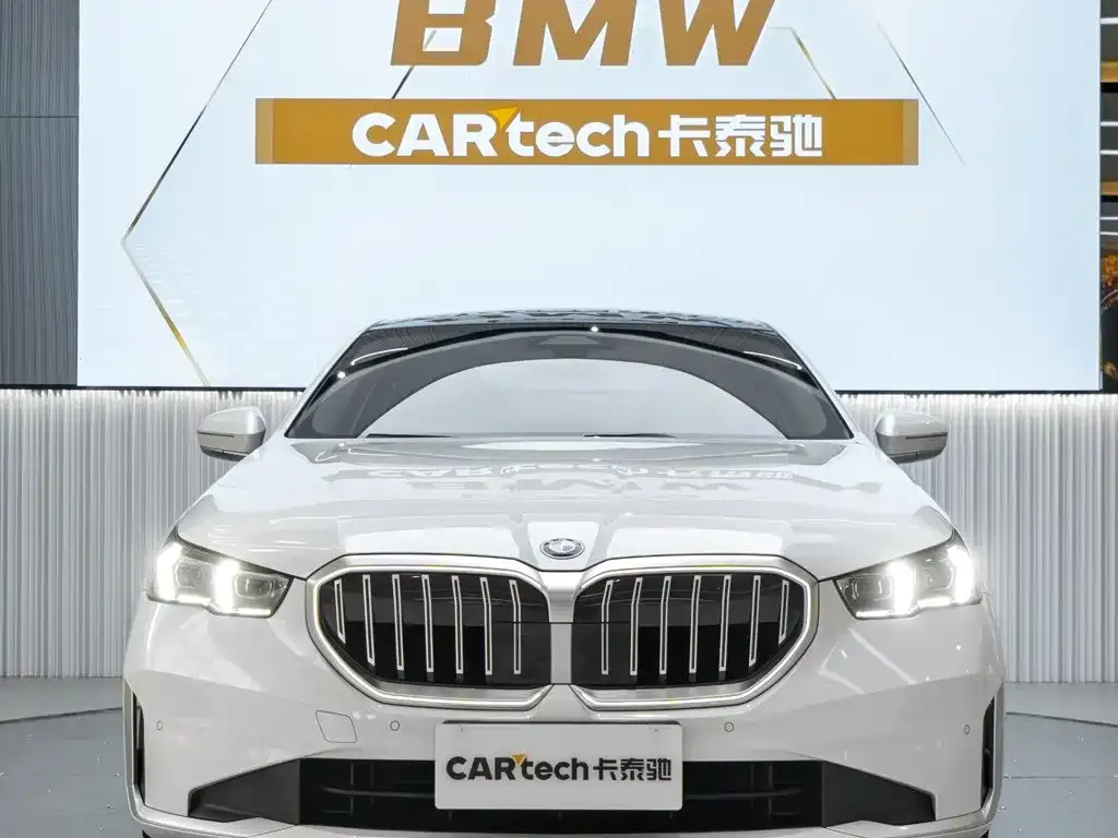 BMW 5 Series — фото 1