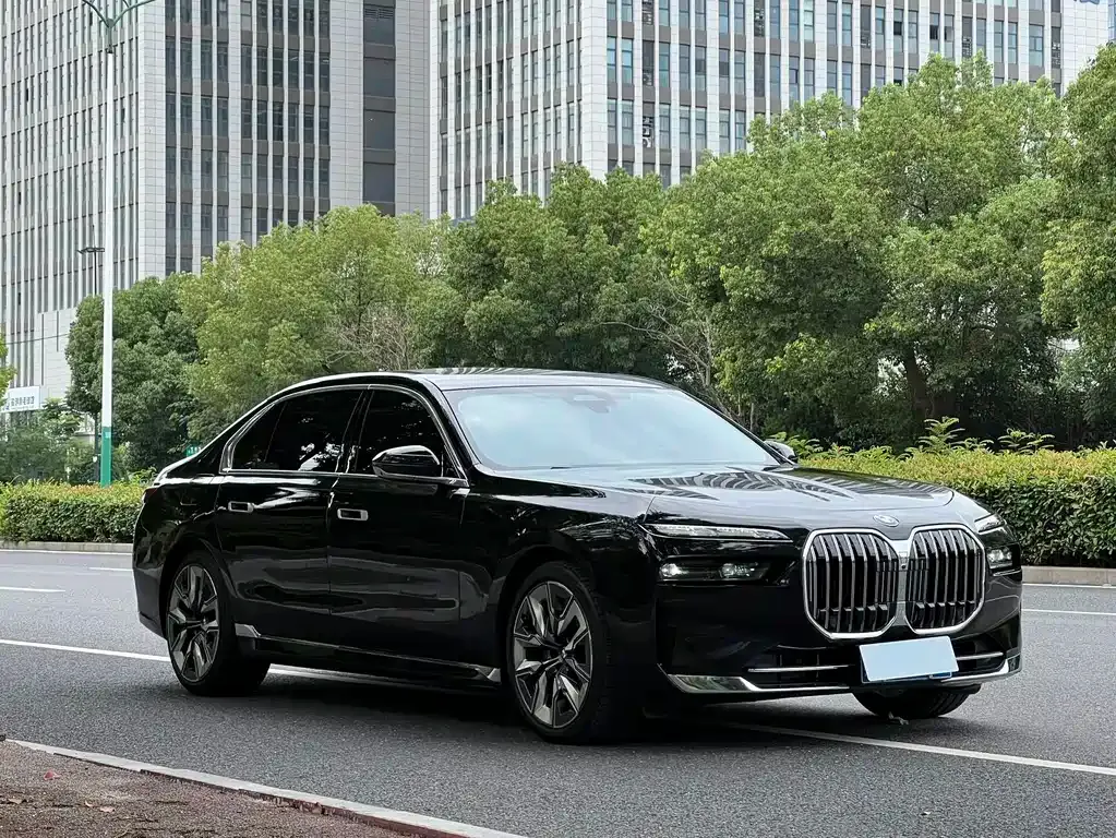 BMW 7 Series — фото 10