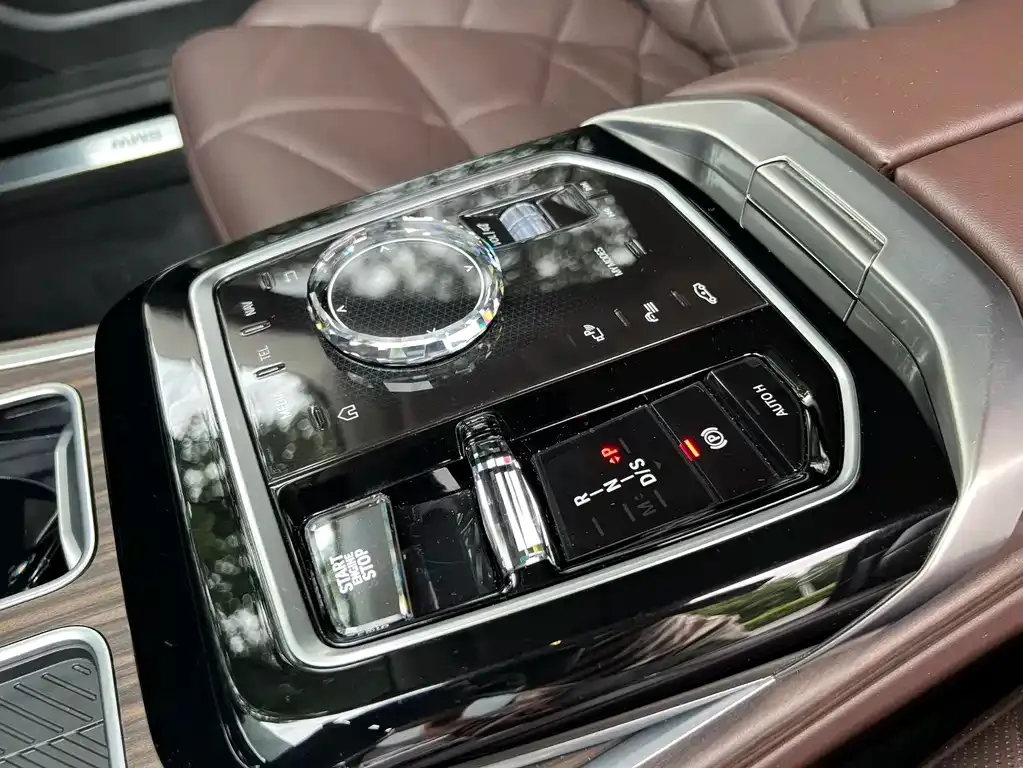 BMW 7 Series — фото 2