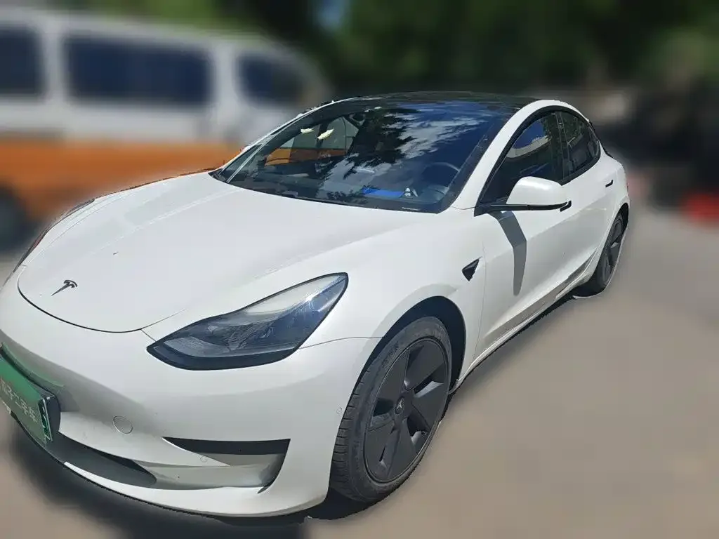 Tesla Model 3 — фото 1