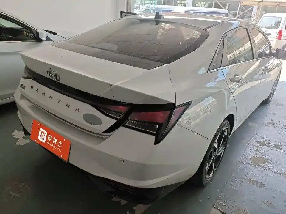 Hyundai Elantra — фото 7