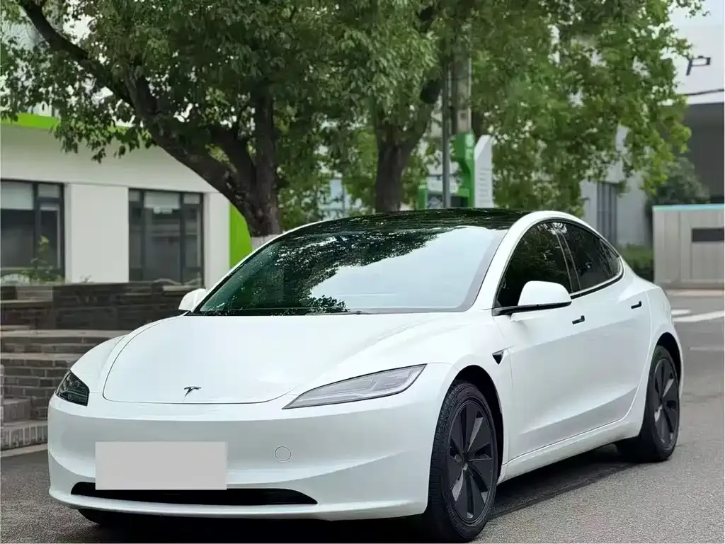Tesla Model 3 — фото 10