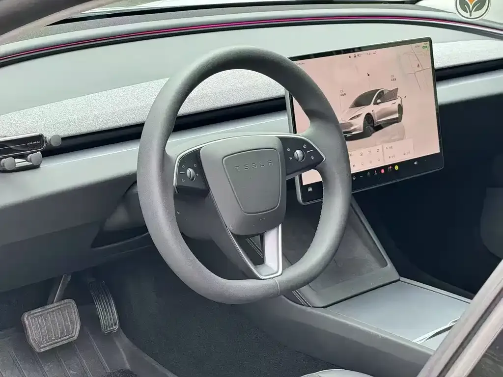 Tesla Model 3 — фото 9