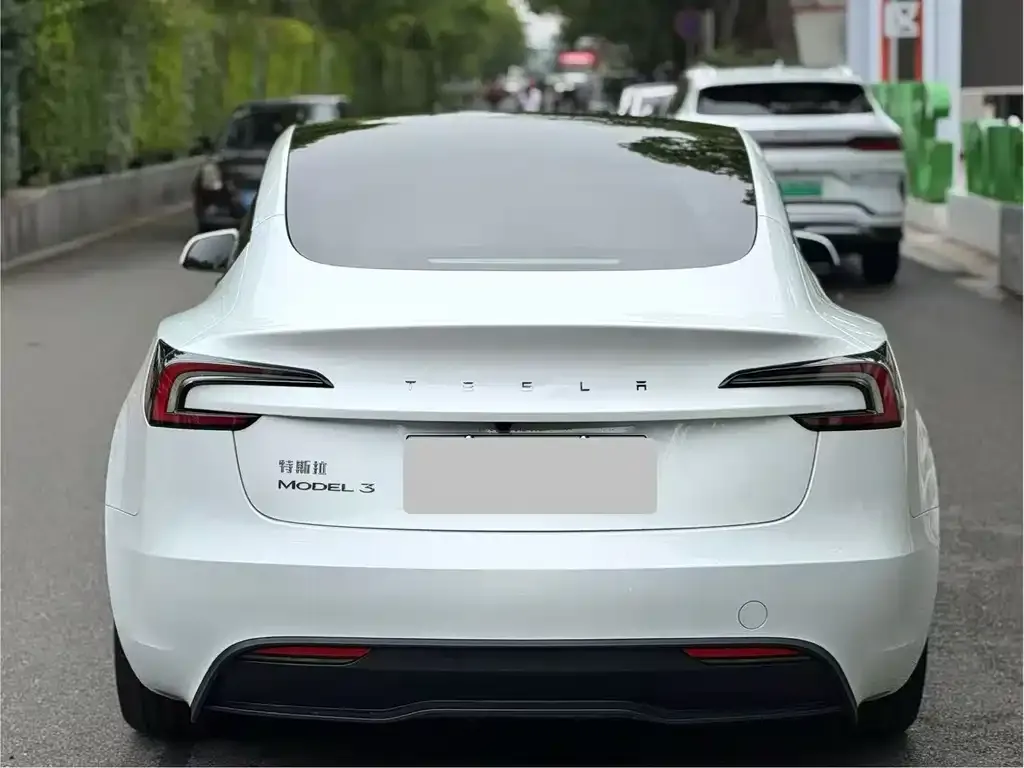 Tesla Model 3 — фото 2