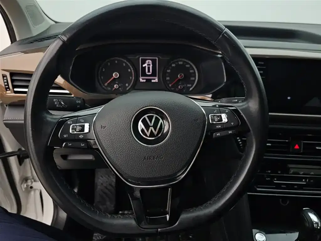 Volkswagen Tharu — фото 8