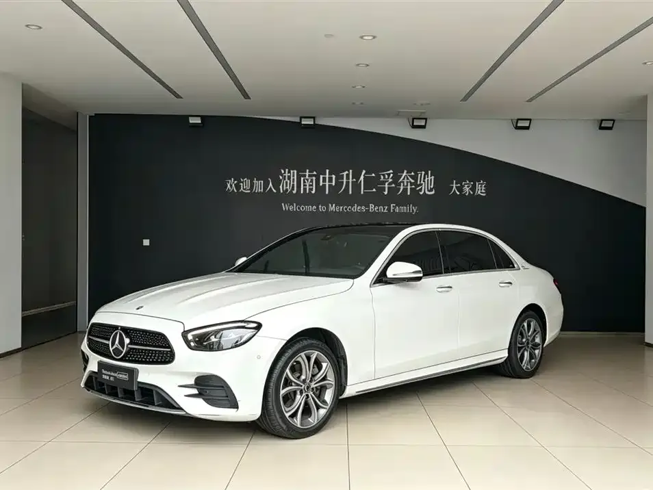 Mercedes-Benz E-Class — фото 1