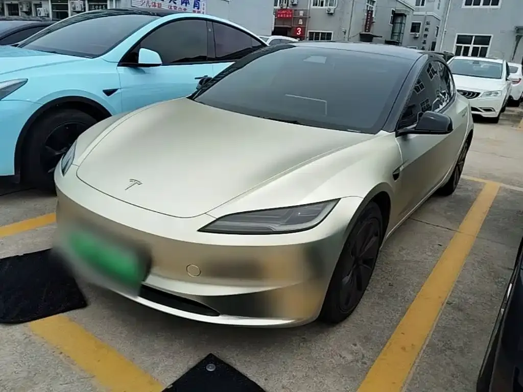 Tesla Model 3 — фото 1