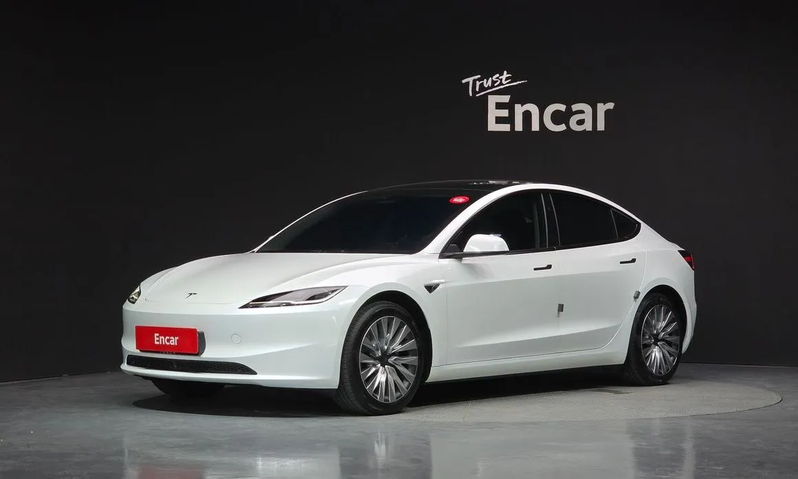 Tesla Model 3 — фото 1