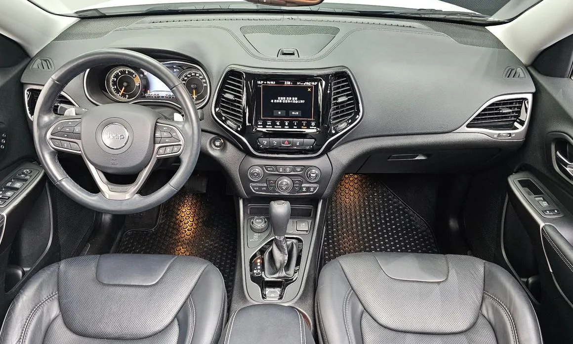 Jeep Cherokee — фото 10
