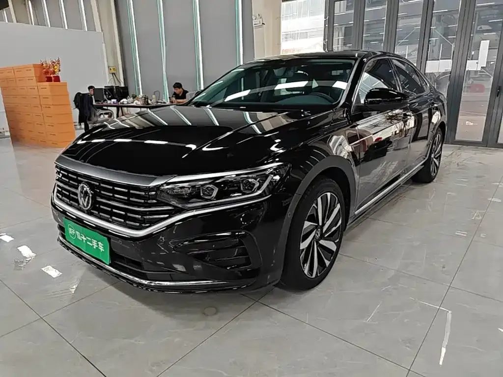 Volkswagen Passat — фото 1