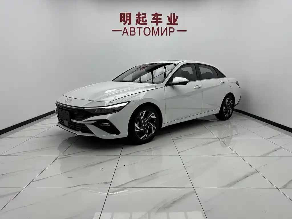 Hyundai Elantra — фото 1