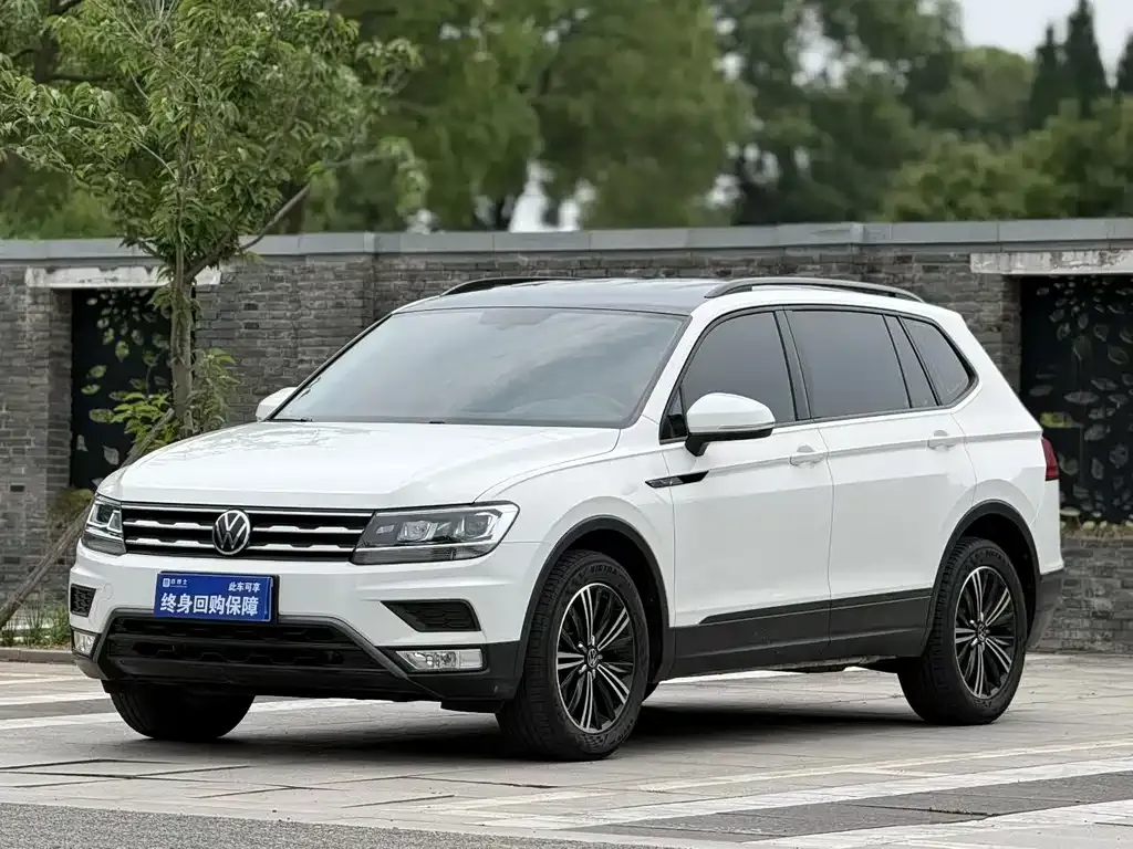 Volkswagen Tiguan L — фото 1
