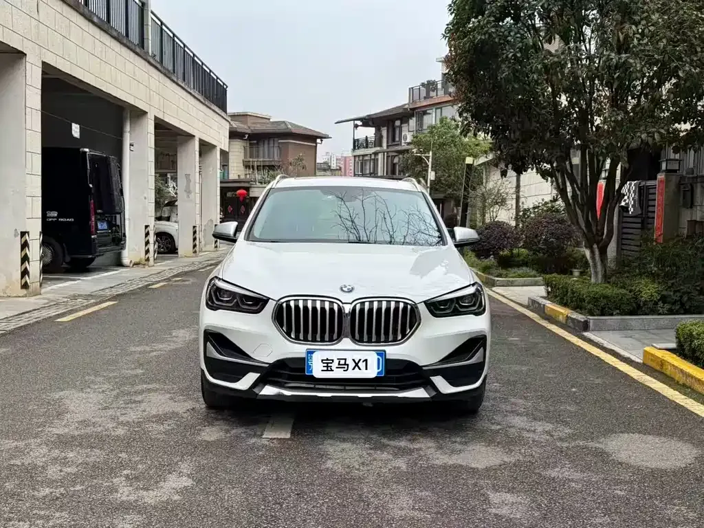 BMW X1 — фото 1