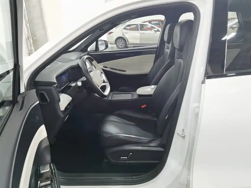 Geely Galaxy L7 — фото 10