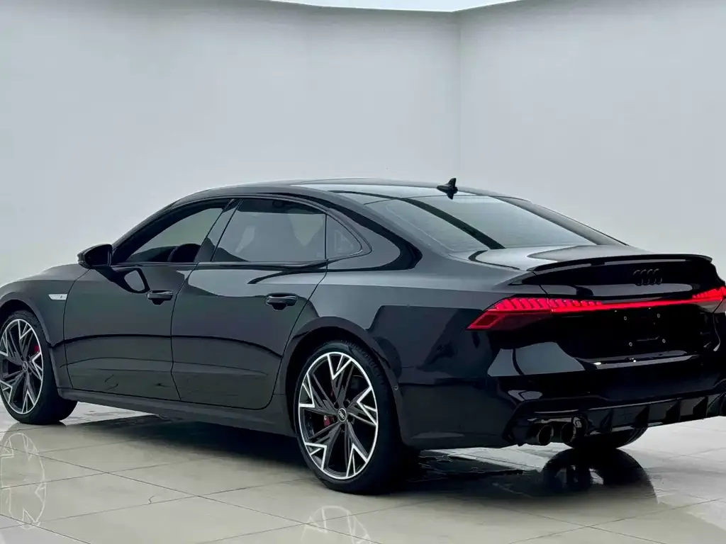 Audi A7L — фото 2