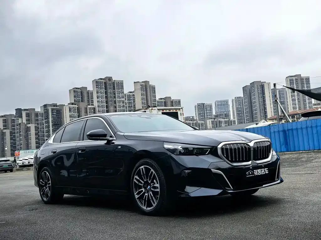 BMW 5 Series — фото 5
