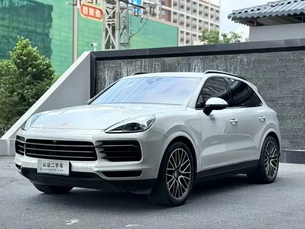 Porsche Cayenne — фото 1