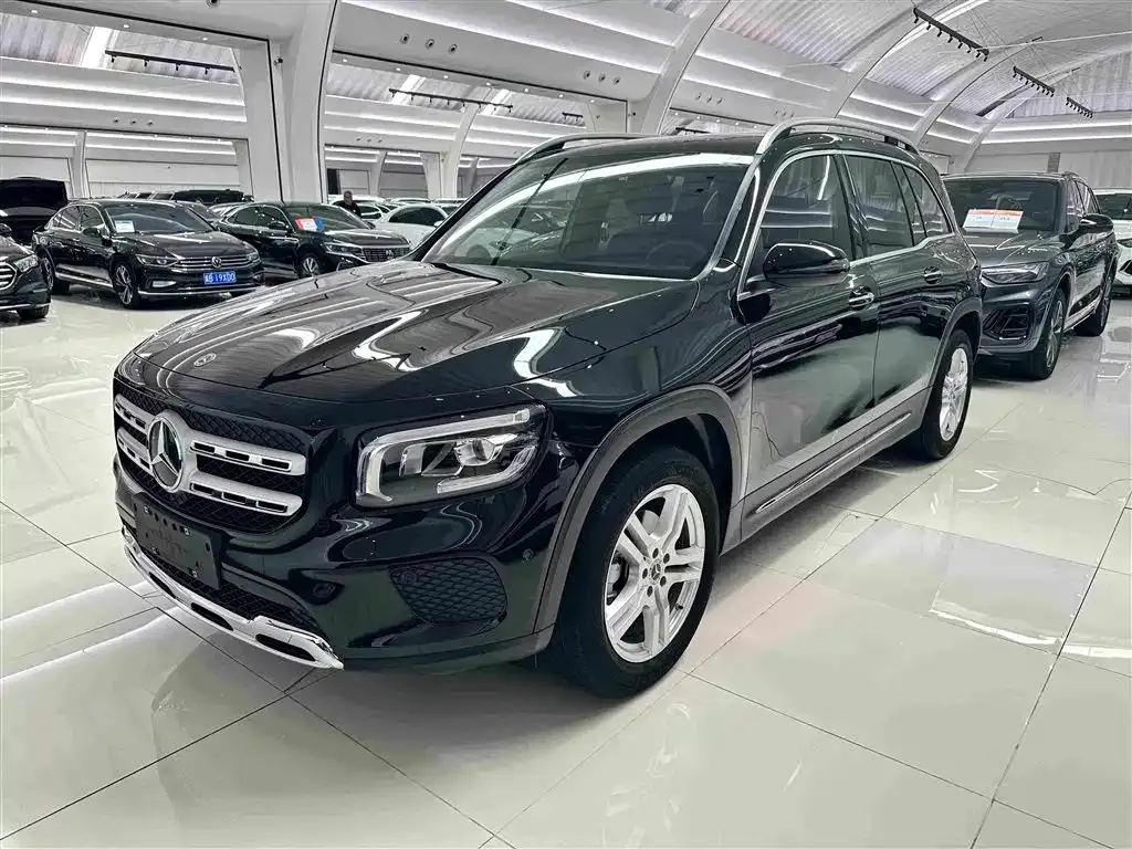 Mercedes-Benz GLB — фото 1