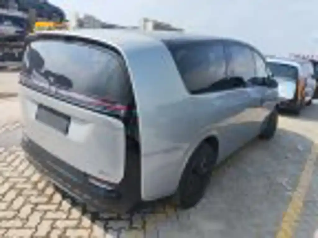 Li Auto MEGA — фото 3