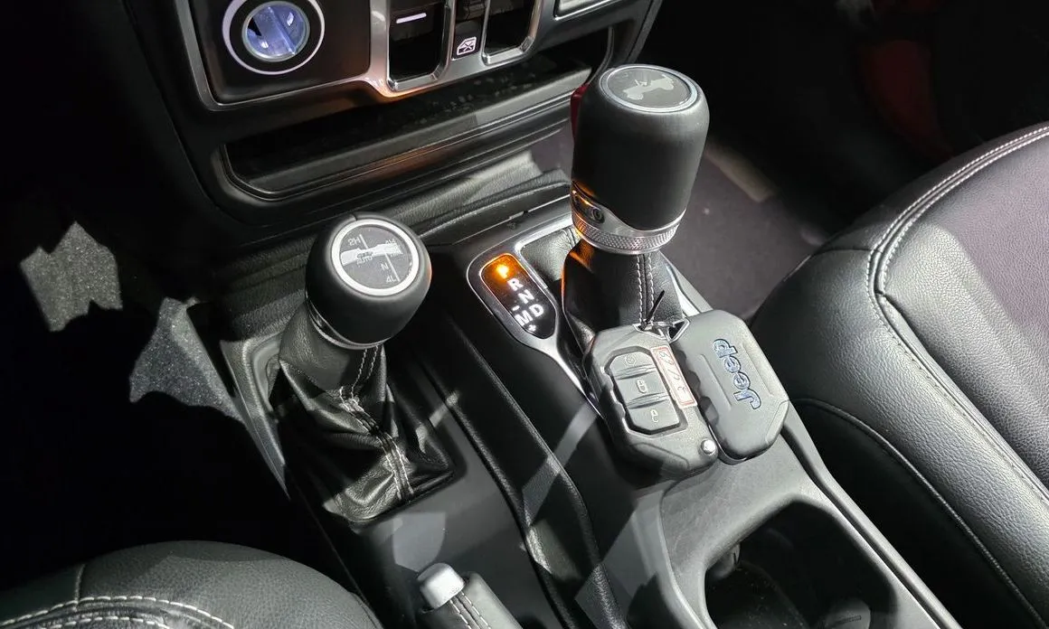 Jeep Wrangler — фото 10
