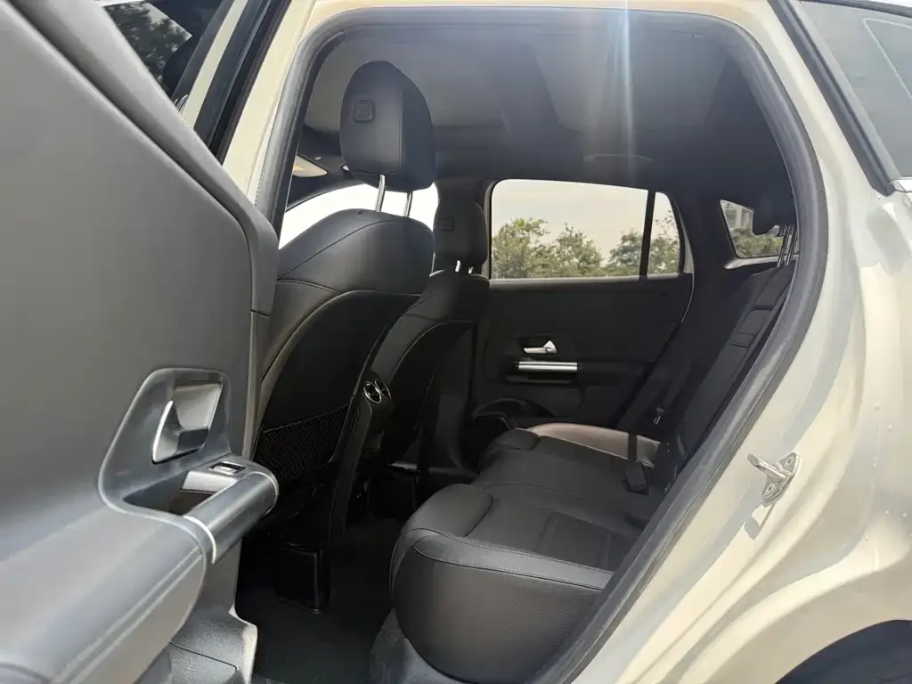 Mercedes-Benz GLA — фото 6