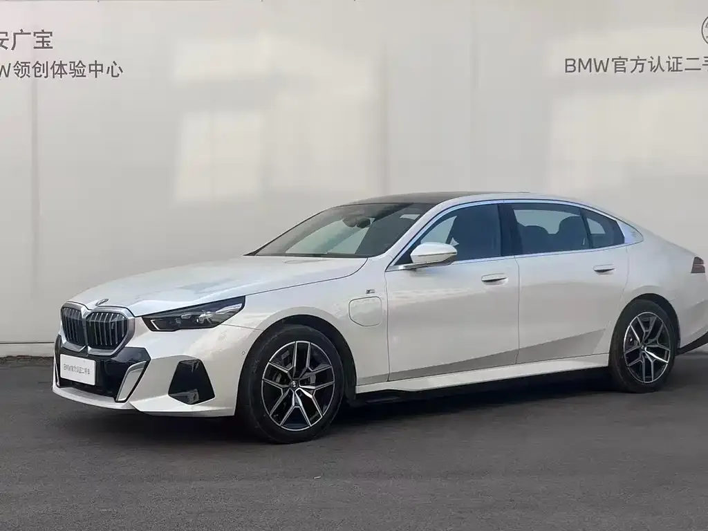 BMW i5 — фото 1