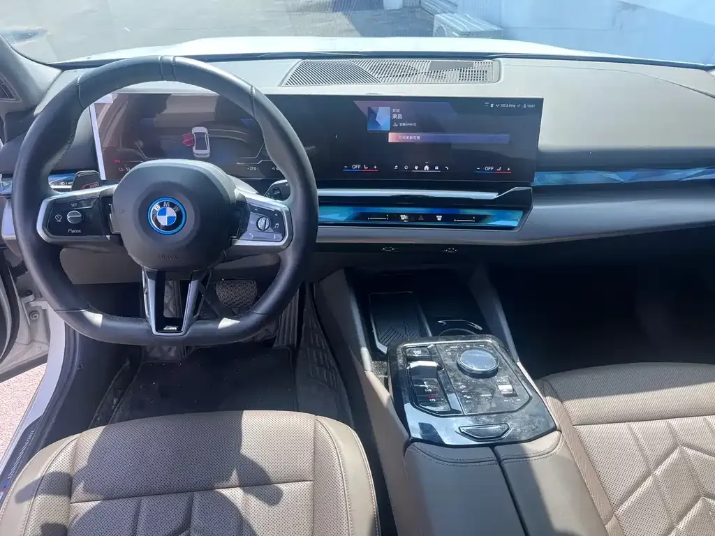 BMW i5 — фото 8