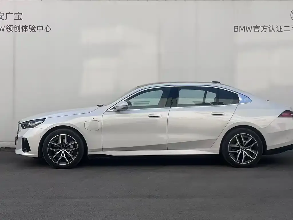 BMW i5 — фото 6