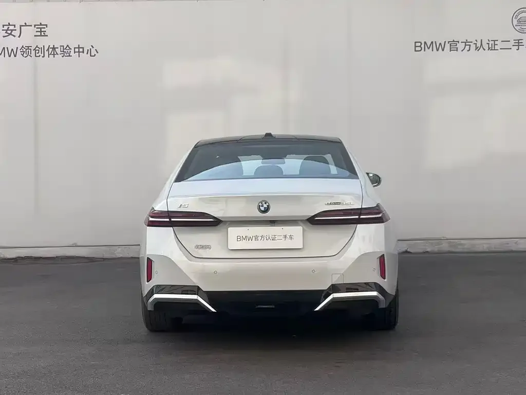 BMW i5 — фото 3