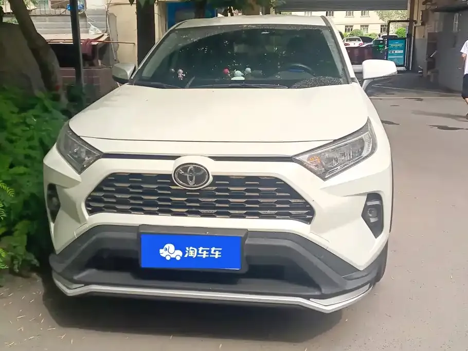 Toyota RAV4 — фото 9