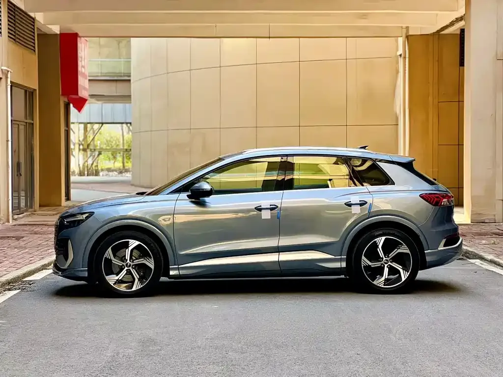 Audi Q4 e-tron — фото 3