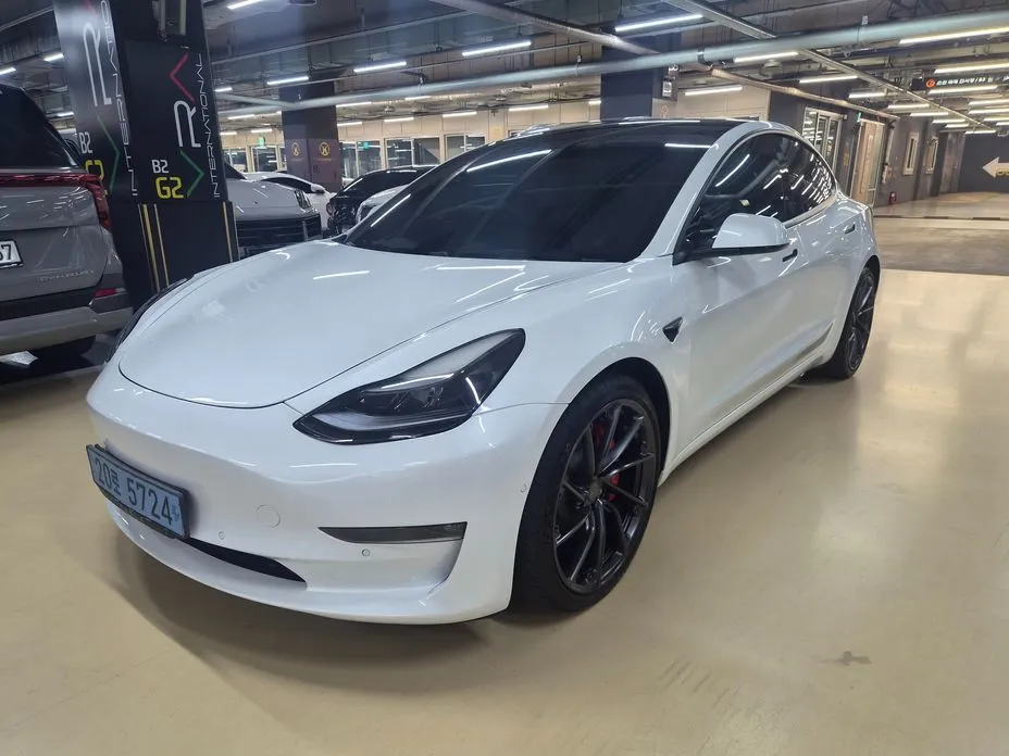 Tesla Model 3 — фото 1