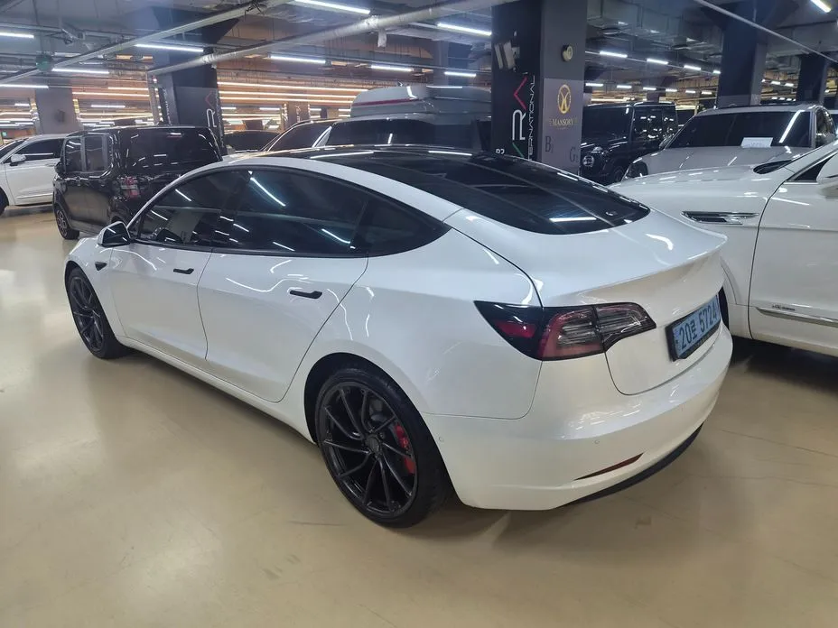 Tesla Model 3 — фото 2